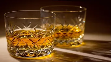 <p>Liquor serving allowed in delhi restaurants hotels and...- India TV Hindi