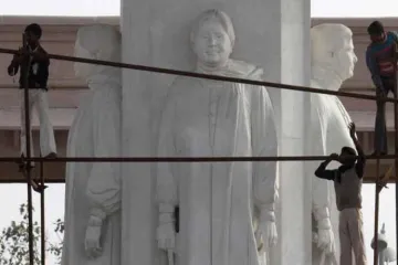 Mayawati Statue- India TV Hindi