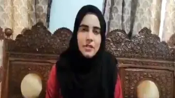 Nidiya Beigh from border Village Kupwara, Kashmir cracked IAS with 351 rank throughout India- India TV Hindi