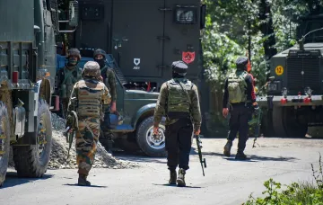 Kashmir news encounter in shopian two terrorist killed । Kashmir के शोपियां में दो आतंकी ढेर, एनकाउं- India TV Hindi