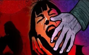 Girl suffers burns as rape accused tries to kill her mother- India TV Hindi