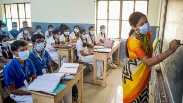 <p>Students have not yet received books in municipal...- India TV Hindi