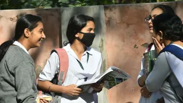 <p>Schools fully open in SriLanka amidst havoc in Corona</p>- India TV Hindi