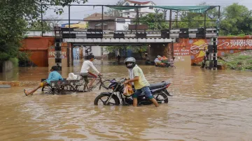 Death toll in flood-related incidents in UP rises to 14- India TV Hindi