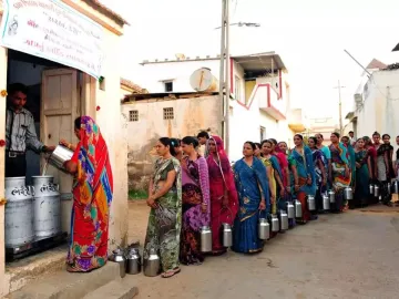 Meet 10 millionaire rural women entrepreneurs poured milk worth lacs of rupees- India TV Paisa