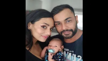 Mayanti Langer and Stuart Binny Blessed with Baby Boy- India TV Hindi
