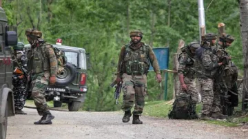 जम्मू-कश्मीर: श्रीनगर के बटमालू इलाके में एनकाउंटर, तीन आतंकवादी ढेर- India TV Hindi