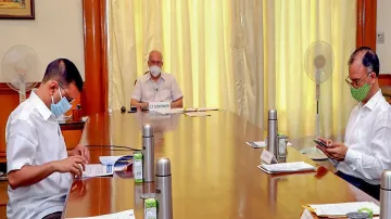 Delhi Lieutenant Governor Anil Baijal chairs a meeting with Delhi Chief Minister Arvind Kejriwal and- India TV Hindi