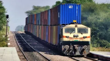 <p>रेलवे की मालढ़ुलाई...- India TV Paisa