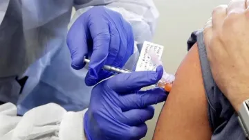Phase 3 human clinical trial of Oxford vaccine begins in Pune- India TV Hindi