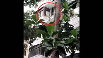 Nagpur: Man climbed to hostels roof, threatening suicide- India TV Hindi