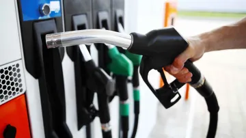 Diesel prices fall again, petrol unchanged- India TV Paisa