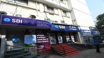 SBI raises Rs 7,000 cr via Basel III bonds, HDFC Bank denies charges by US law firm- India TV Paisa