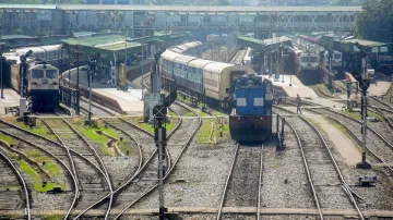 <p>Train</p>- India TV Hindi