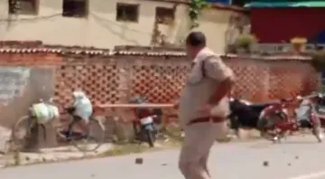Ballia News, Ballia Police Clash, Ballia Villagesr Police Clash, Ballia Police Beaten- India TV Hindi