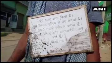 <p>criminal wearing placard that read I am afraid of...- India TV Hindi