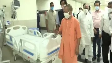 गोरखपुर में शुरू हुआ 300 बिस्तरों वाला कोविड-19 अस्पताल, CM योगी ने किया उद्घाटन- India TV Hindi