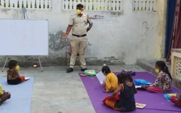 <p>Delhi Police Constable Than Singh sets up poor...- India TV Hindi