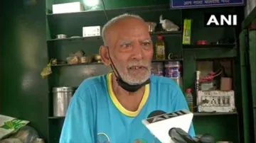 Baba Ka Dhabha in Delhi's Malviya saw heavy footfall of customers after a video of owner couple goes- India TV Hindi