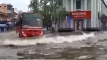 चेन्नई में भारी बारिश, कई इलाकों में भरा पानी - India TV Hindi