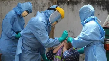 Coronavirus पर आई खुशखबरी! 25 राज्यों में घटे कोरोना संक्रमण के सक्रिय केस- India TV Hindi