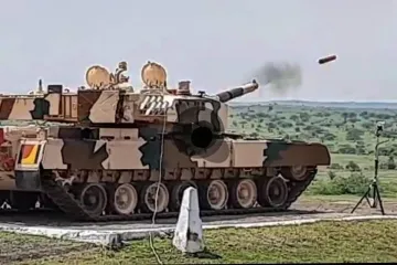 DRDO sucessfully tests fires indigenous anti tank guided missile from Arjun tank- India TV Hindi