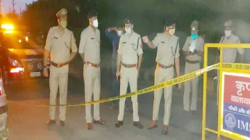 ATM काटने वाले गैंग के खिलाफ गाजियाबाद पुलिस को मिली सफलता, मुठभेड़ के बाद तीन बदमाश गिरफ्तार- India TV Hindi