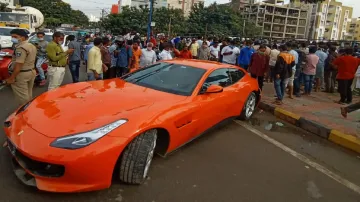 Ferrari run over footpath killing one in Hyderabad - India TV Hindi