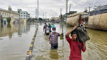 Hyderabad floods: Affected families to get Rs 10,000 aid, announces CM K Chandrasekhar Rao- India TV Hindi