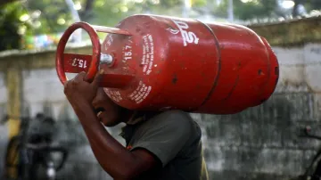 <p>oil marketing companies hike price of LPG Cylinder</p>- India TV Paisa