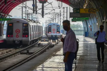 <p>मेट्रो के यात्रियों...- India TV Paisa