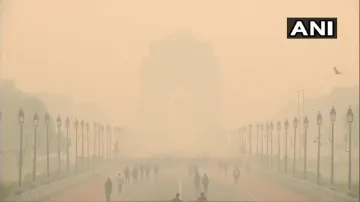 दिल्ली में दमघोंटू हवा, प्रदूषण का स्तर बढ़ा, सुबह आसमान में छाई रही धुंध- India TV Hindi