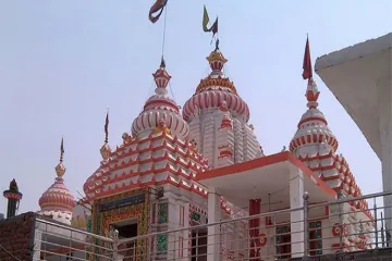 <p>नोएडा: मंदिर में पूजा...- India TV Hindi