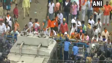 Kolkata, lathicharge- India TV Hindi