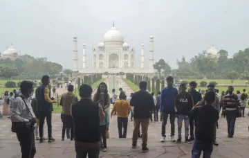 आपदा में पर्यटकों को मदद के साथ 18 विदेशी भाषाओं में बातचीत की सुविधा देगी UP सरकार- India TV Hindi