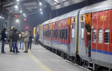 indian railway new special train list । ट्रेनों में बढ़ती भीड़ से न हो परेशान, अब रेलवे शुरु करने जा- India TV Hindi