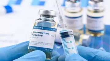 कोरोना वैक्सीन को लेकर आई अच्छी खबर, लोगों को होगा फायदा - India TV Hindi