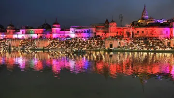 Ayodhya deepotsav more than 5 lakh lamps to lit up ram nagari । अयोध्या में चौथे दीपोत्सव की तैयारिय- India TV Hindi