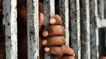 नाबालिग बेटी का बलात्कार करने वाले को मौत तक जेल की सजा- India TV Hindi