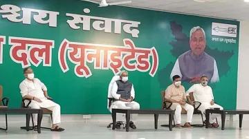 बिहार विधान सभा चुनाव के दौरान जनता दल (यूनाइटेड) के मुख्‍यमंत्री प्रत्‍याशी नितीश कुमार चुनावी सभा - India TV Hindi