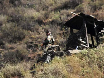 Pakistan violates ceasefire in three sectors along LoC- India TV Hindi
