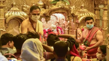 मुंबई: सिद्धिविनायक मंदिर में हर घंटे 100 भक्तों को मिलेगी एंट्री, दिन 1000 भक्त ही कर सकेंगे दर्शन- India TV Hindi