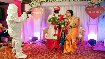 marriage in corona time only hundred guest allowed in uttar pradesh । कोरोना के बढ़ते मामलों से योगी- India TV Hindi
