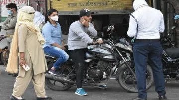 उज्जैन में मास्क नहीं पहनने वालों पर सख्ती, 10 घंटे की जेल- India TV Hindi