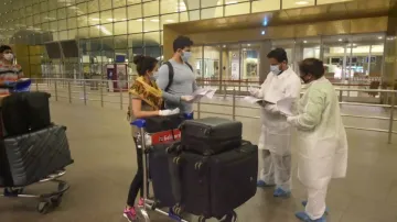 RT-PCR test on arrival, separate isolation for COVID positive cases: Centre's SOPs for UK flyers- India TV Hindi