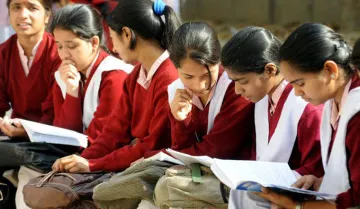 CBSE बोर्ड परीक्षा की तारीख के ऐलान से पहले, शिक्षा मंत्री ने की बड़ी घोषणा- India TV Hindi