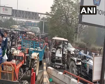Road traffic disrupted amid demonstration by farmers supporting new farm laws- India TV Hindi