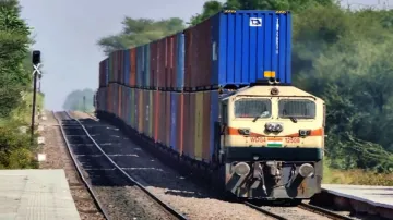 <p>रेलवे के द्वारा...- India TV Paisa