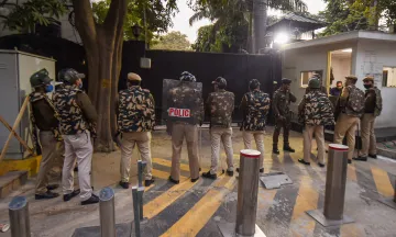 Delhi BJP calls Kejriwal’s house arrest ‘drama’ to avoid meeting protesting mayors- India TV Hindi