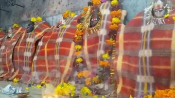 Ayodhya Ramlala using blower and rajai in winter । अयोध्या में रामलला ओढ़ रहे रजाई और ब्लोअर से मिल - India TV Hindi